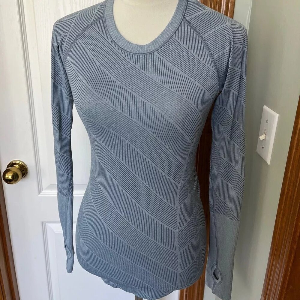 Lululemon Running Shirt Women’s Size 4 Blue Striped Thumb Holes